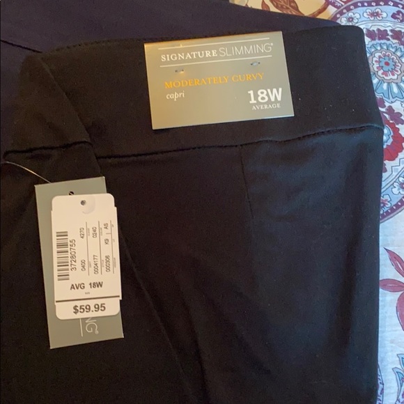 Black capris pants - Picture 2 of 5